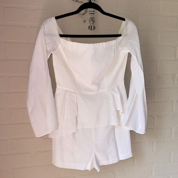 White romper BCBGMaxazria NEW off the shoulder flare arm peplum tiered detail - Picture 3 of 7